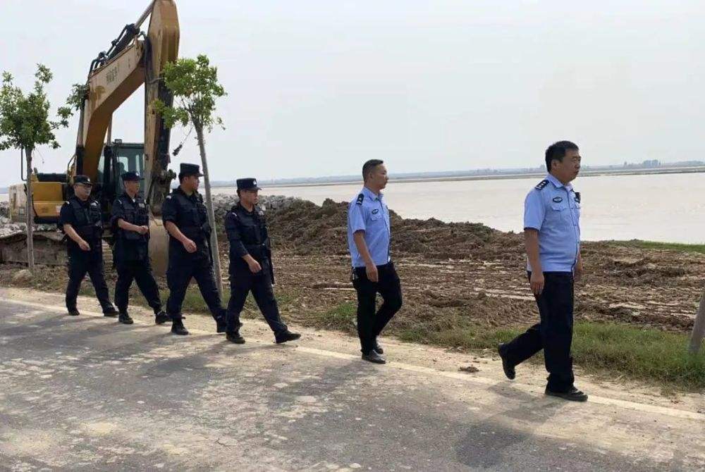 2019年,广东一下岗工人成吨买纸,引起警方高度怀疑,逮捕后立即判刑