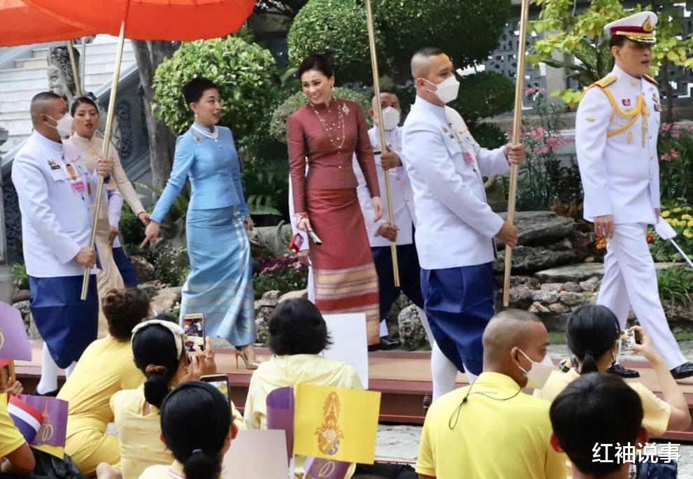 诗妮娜|泰国帝后感情已修复，深情对视甜过偶像剧，撇下37岁诗妮娜贵妃