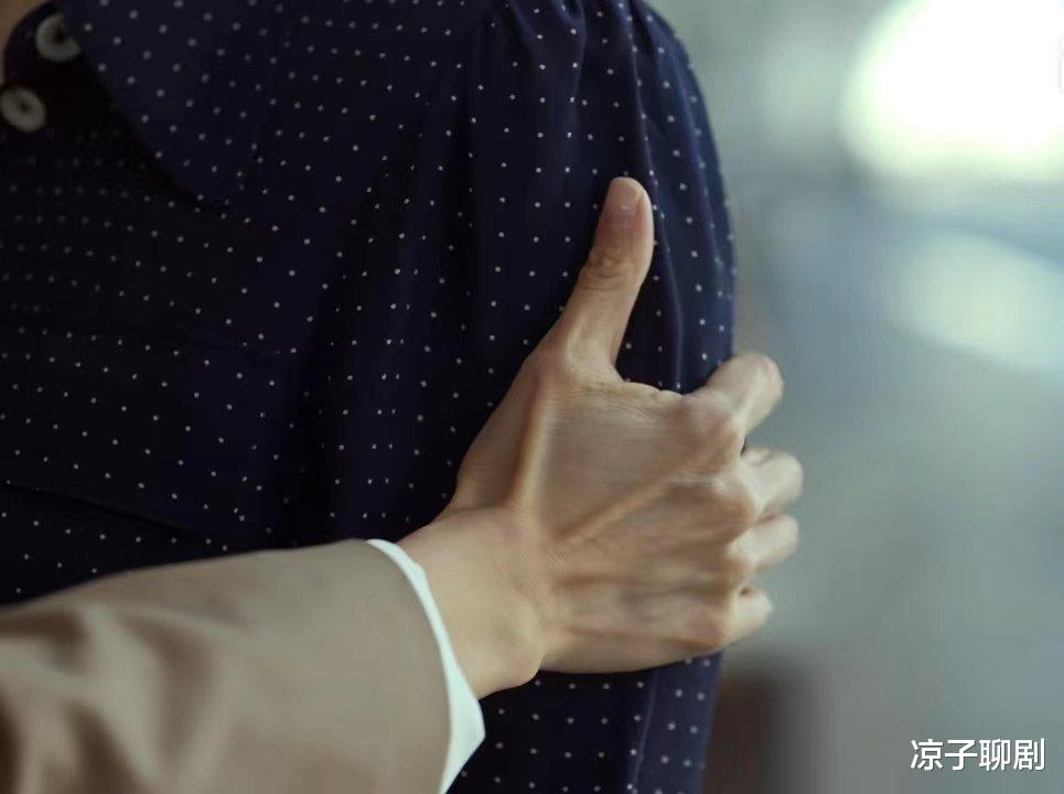 顾念|《玫瑰之战》:看到令仪带顾念“吊打”李大为,便懂宋嘉辰为何转性