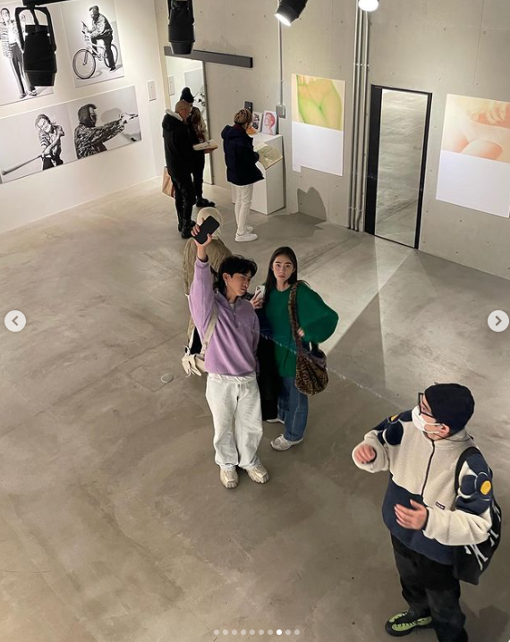 李一桐|台媒曝伊能静儿子恋情,搂女友展示罕见的男子气概,女方身份曝光