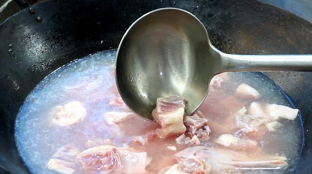 明日小满，饮食有讲究，“食2肉，吃3瓜2豆，忌2事”，整夏不受苦