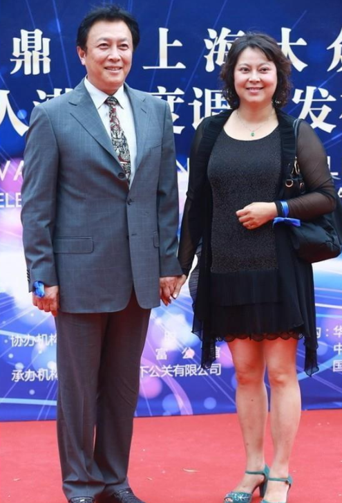 唐国强混血老婆真是富态美人,58岁虽发福明显,满身却是优雅气质