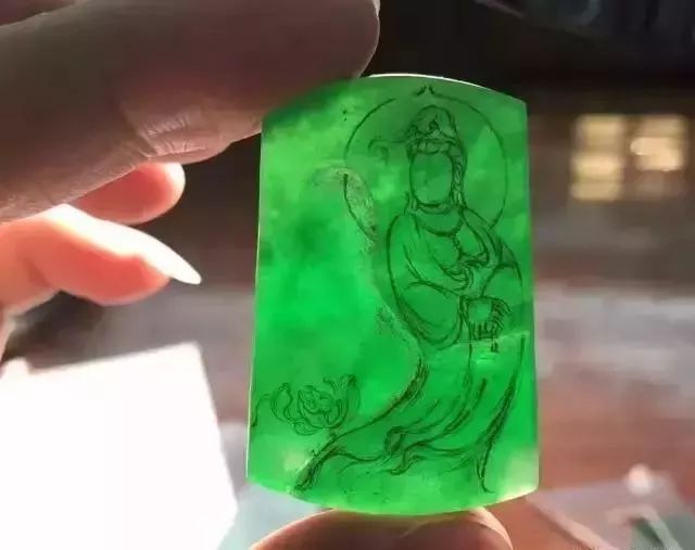 雕刻|翡翠论“种、水、色料与特色料子如何创作与雕刻”，展现出最高的价值！