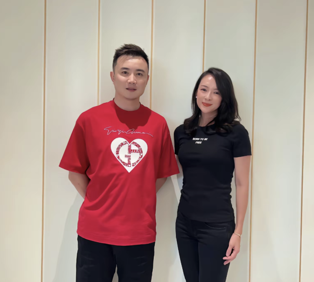 赵本山|章子怡前往赵本山家中欢聚,满面红光显醉意,小蛮腰抢镜十足!