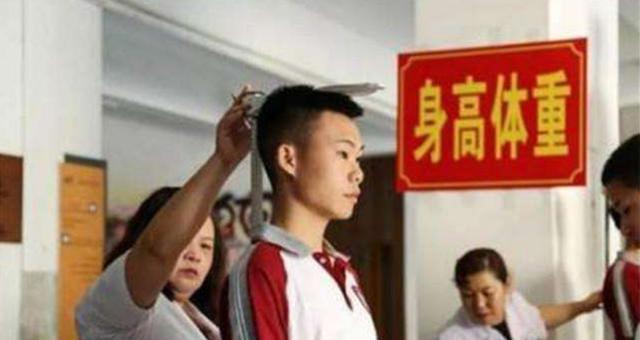 迪士尼|曾花16万断骨,只为长高7.2厘米的李亚诺,如今与后遗症为伴