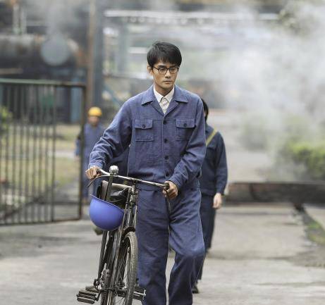 王凯|他是王凯和靳东的恩师，演配角只是兴趣，王凯跪地感激他