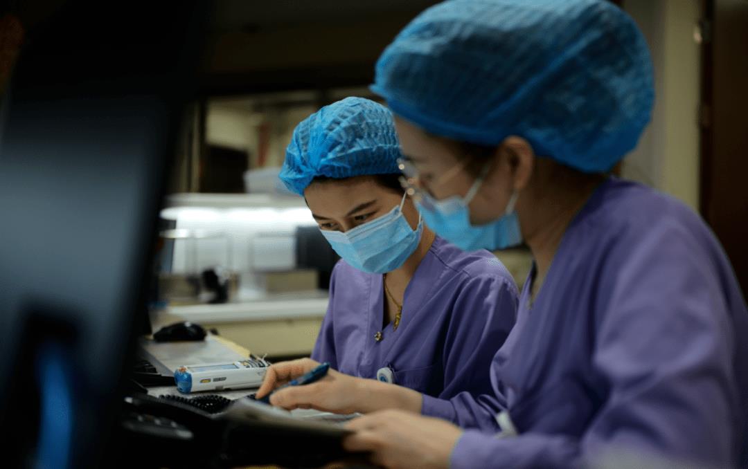 护士|“女护士就不配问工时吗?”从医院离职,找工作反被小诊所“怼”