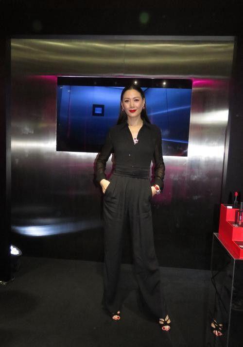 任达华|任达华老婆身材好的没话说！但脸上的状态真实，和53岁年纪相符