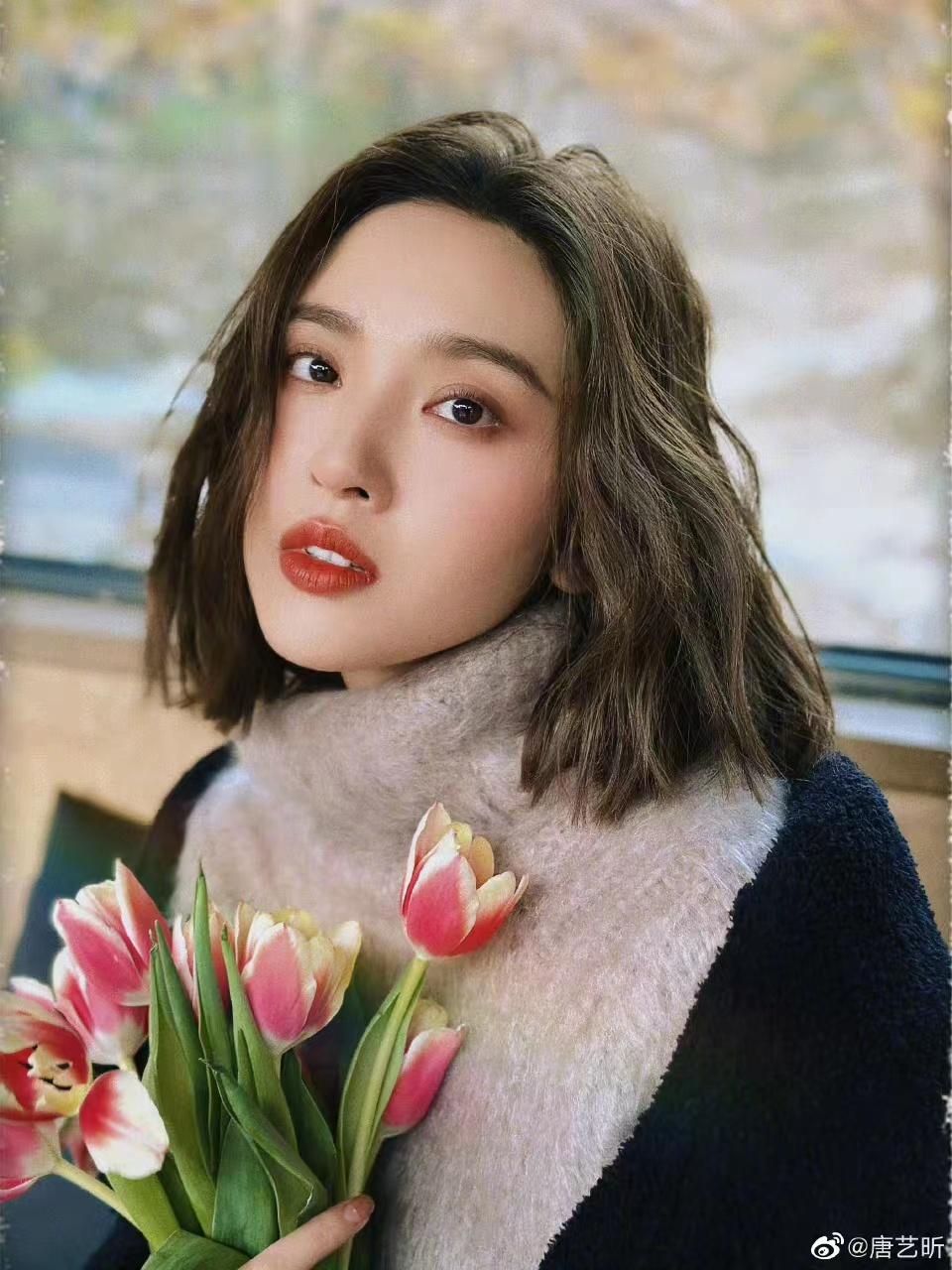 唐艺昕 唐艺昕长发短发随拍，美女颜值不被发型左右，网友：张若昀好福气