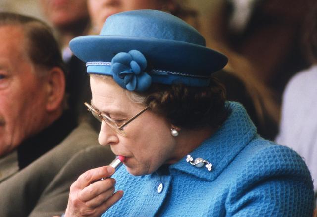 菠菜 女王的口红唇膏色调是受到严密保护的秘密?我们仅仅知道以下信息