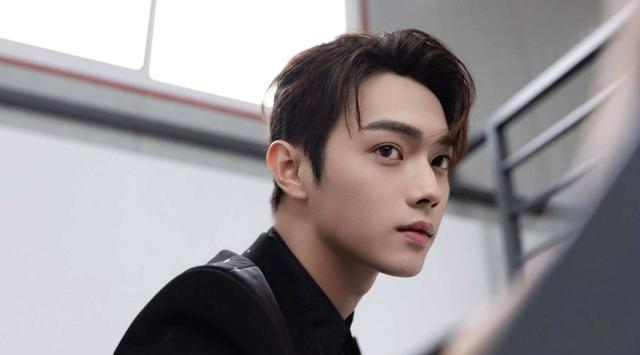 秦岚|首播热度非凡，连追四集不过瘾，六位实力派戏骨坐镇，有爆款潜质