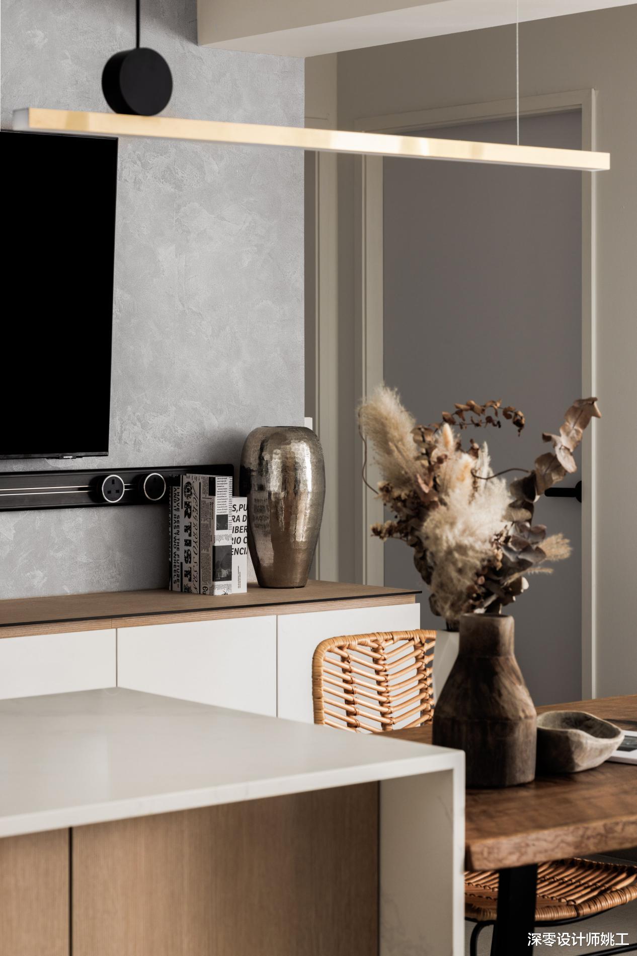 他家客餐结合,主卧藤编柜门颜值高,儿童房洞洞板上墙灵活性好