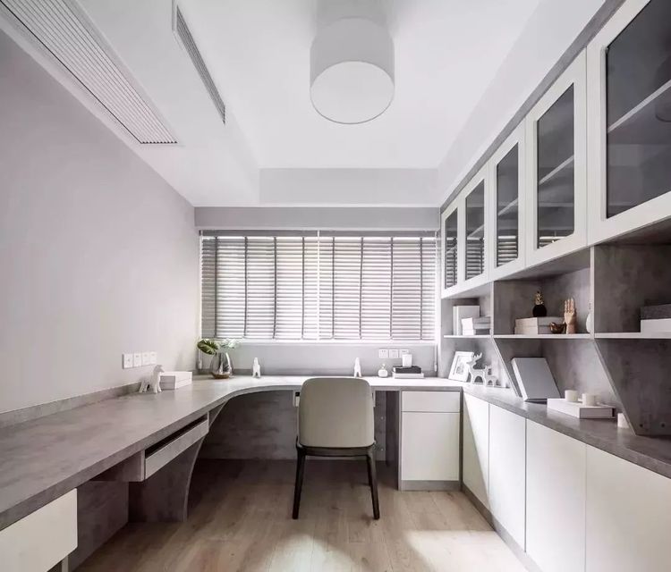 120平四室,L型隔断墙,将横厅分开,同时还有了电视墙