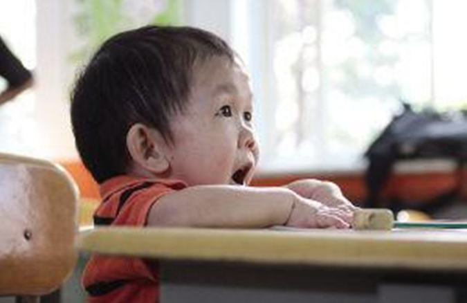 求职|33岁男子，长着1岁孩童的脸，袖珍人吴康是怎么养活自己的？