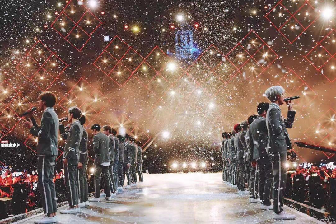 选秀|两年前的选秀顶流，怎么糊到去街边摆摊了？