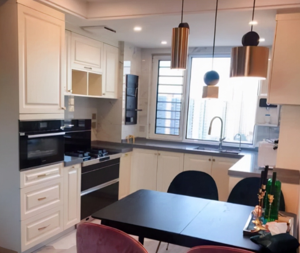 修蒸箱时吹了口气，刘女士想到了以后，网友：想法很新奇