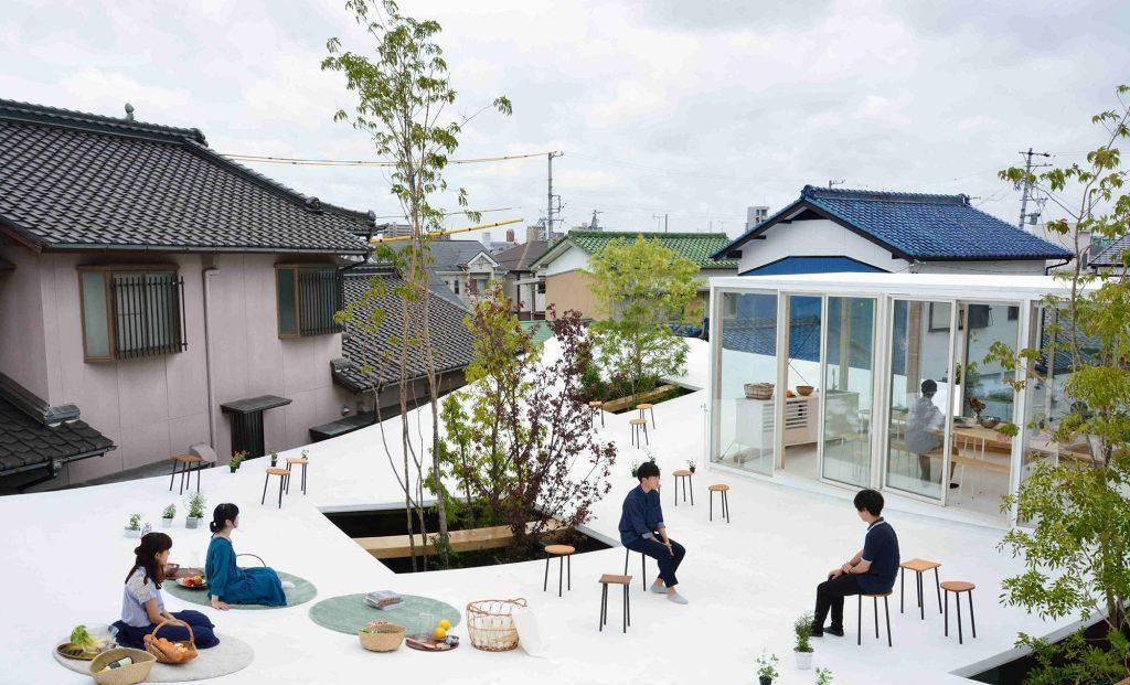 费德勒|弯曲飘扬、纯白飞天魔毯铸就最靠近天堂的屋顶办公室