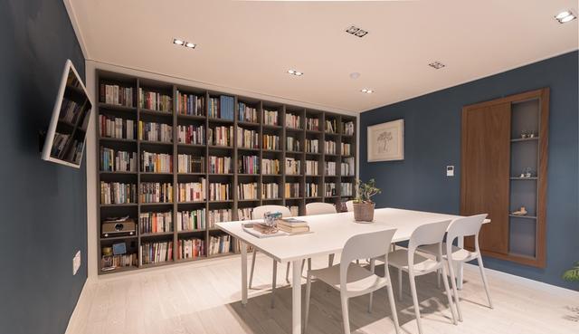 240足足有4个书房,一家几口各用各的,互不打扰,越看越大气