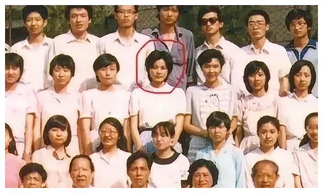 管彤：在央视打拼25年，和韩红关系好，41岁嫁普通人被宠成宝