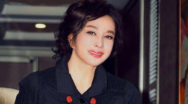 钟楚红|至今没生孩子的11位中老年女星，有些目前仍独居，身家谁来继承？