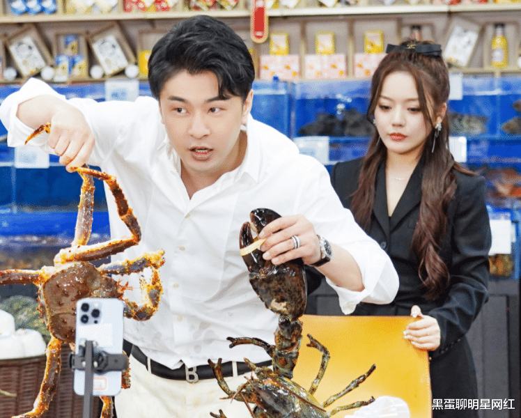 辛巴女徒弟直播放话:银行卡里的钱够花一辈子,父亲留下16套房产