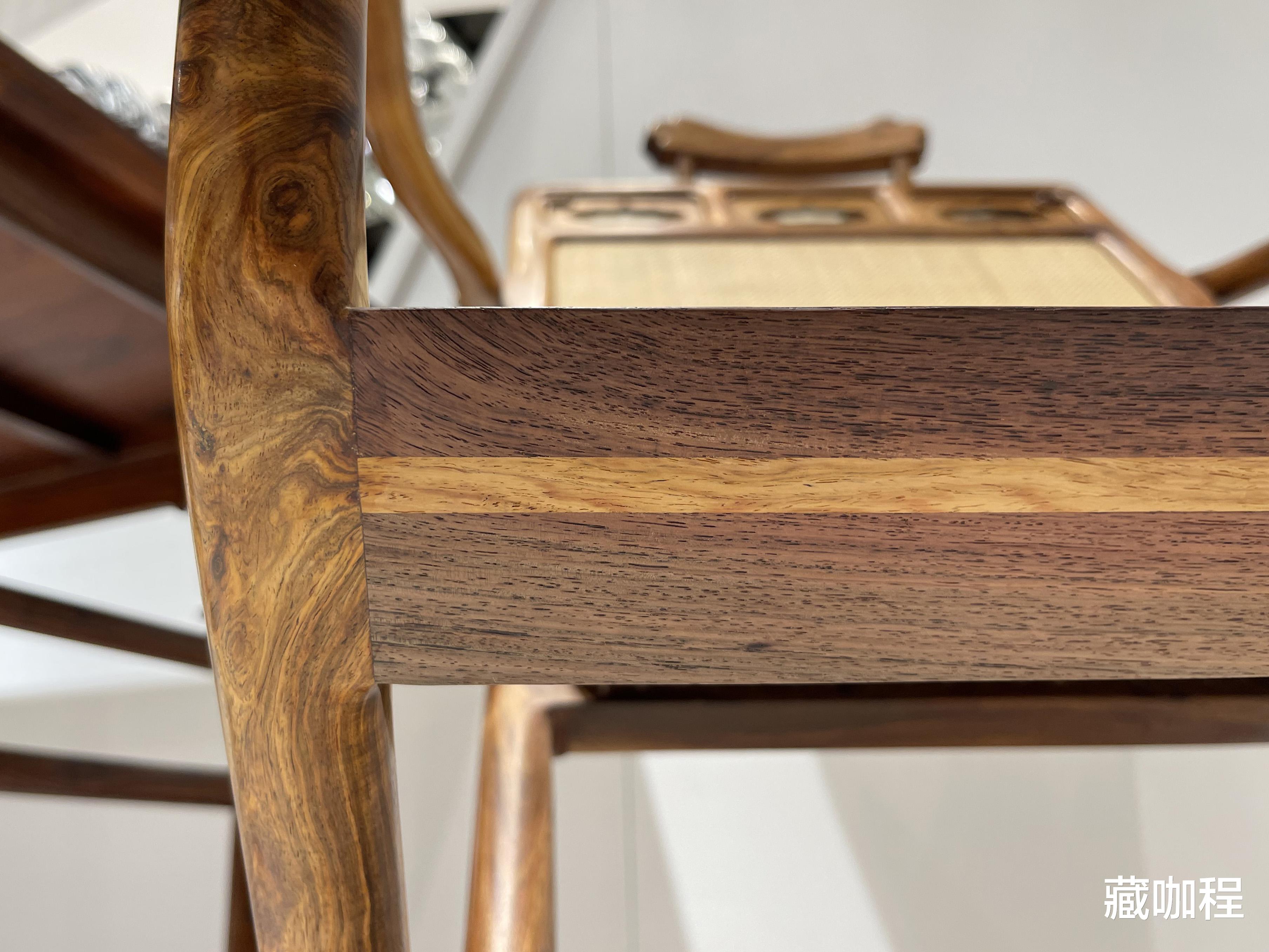 |藤眼四周开槽封边,当代黄花梨交躺椅精益求精