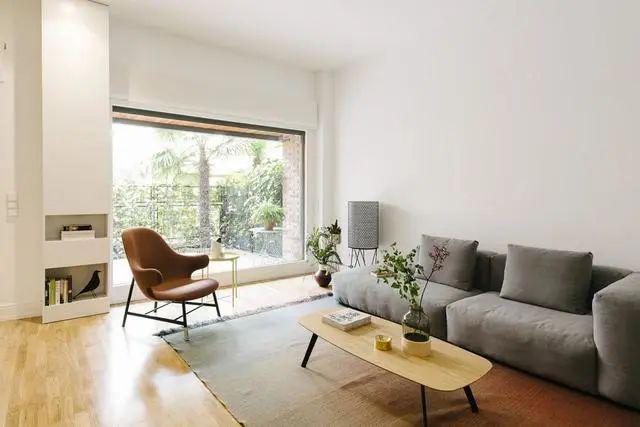 拆迁分了2套房,成暴发户住150㎡大平层,光刷白墙还能在小区火了