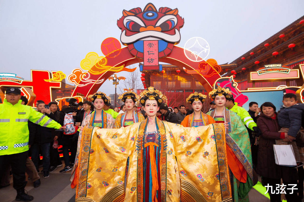 冯佳晨|一人不倒万人倾倒的“皮卡晨”:带火一座城、嫁富二代,爆红后今如何?