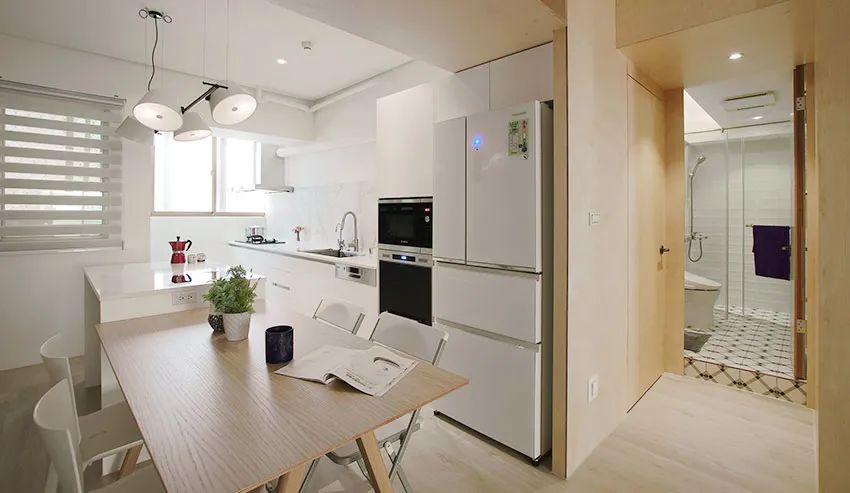 经过大半年的装修,80平米的小家终于搞定了,电视墙收纳最为丰富