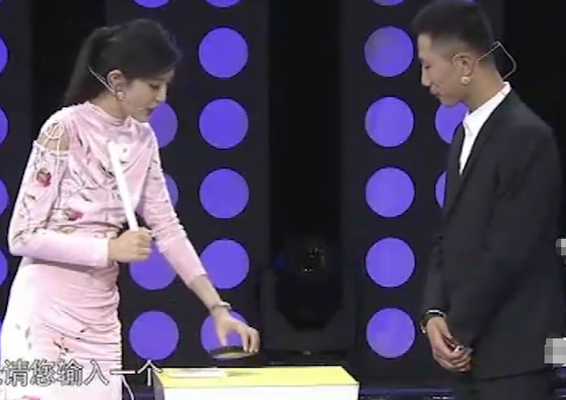 ?收藏老房子翻出一把尺子,擦拭后看到上面有字,赶紧带来鉴定
