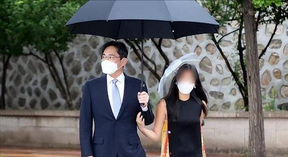 诺贝尔化学奖 三星继承人李元洙:穿万元短裙参加婚礼,引发韩国网友热议