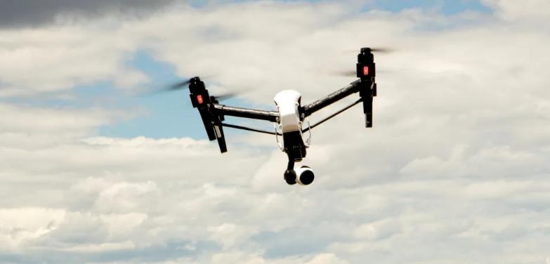 新加坡|探秘丨实习期高达九千的无人机飞手是个啥职业？