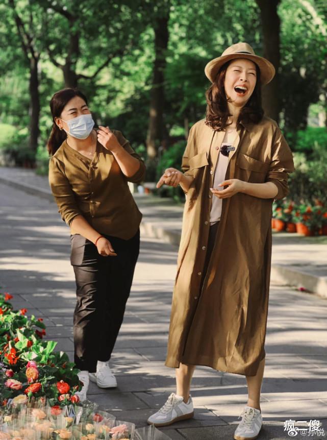 孙悦|50岁孙悦晒晨跑照片,运动服勾勒好身材,富婆的生活很惬意