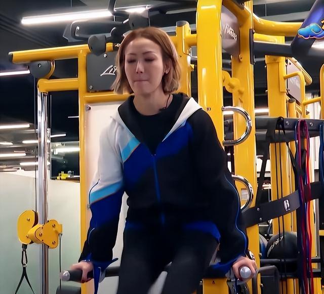 郑秀文|瘦到病态、动脸成瘾、强行装嫩，内娱的“畸形审美”真是刷新三观