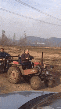 乐嘉|47岁乐嘉晒近况，顶烈日跳绳皮肤黑到发亮，一身腱子肉似十八铜人