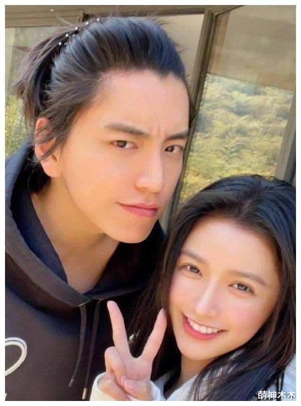 宋仲基|王大陆蔡卓宜官宣恋情!公开情侣身份秀恩爱,女方曾有一段婚史