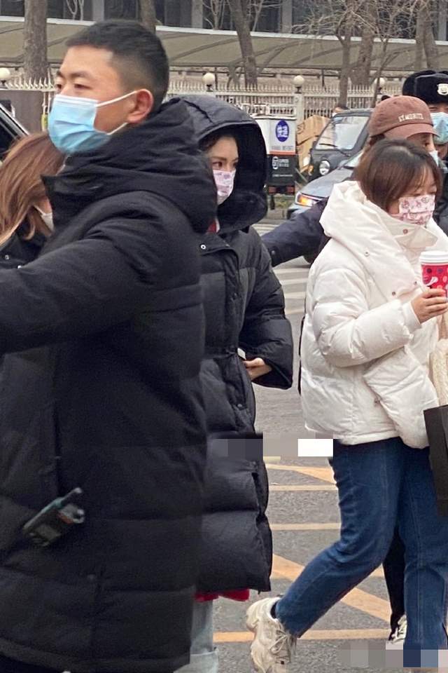 春晚|央视虎年春晚首次联排!张小斐贾玲挽手露面,邓超独自现身无人陪