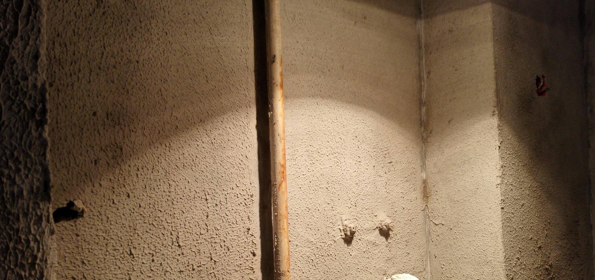 防水墙面上贴瓷砖,怎么防止脱落?墙面处理和粘贴方法要知道