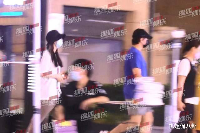 吴奇隆|刘诗诗吴奇隆吃完夜宵一起回家,戴情侣帽感情很好,没有离婚