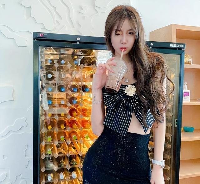 孙悦|孙悦35岁娇妻签代言！身材曼妙吃穿不愁，母女二人定居美国很惬意