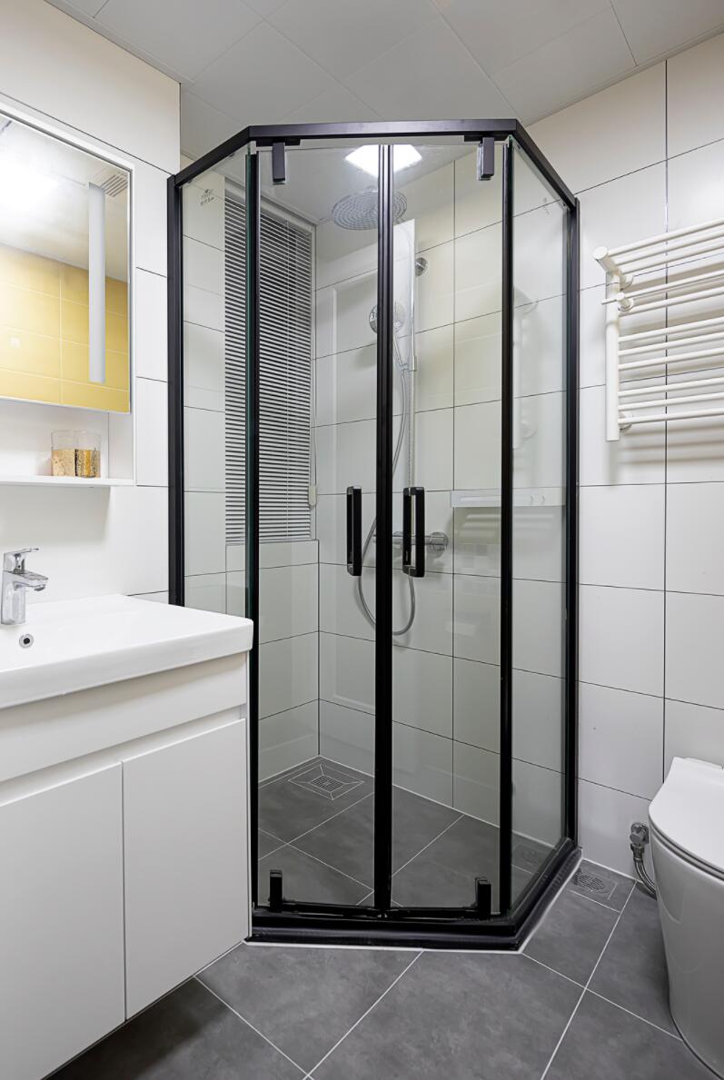 电视墙一定要做柜子?她做半通透设计,完工后,反而更实用