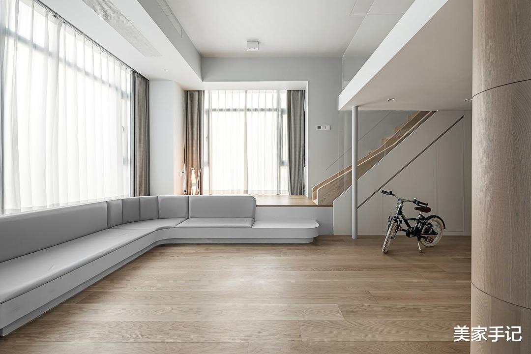 上海一家三口的新房，坚持客厅不买沙发、茶几，入住反而实用顺心