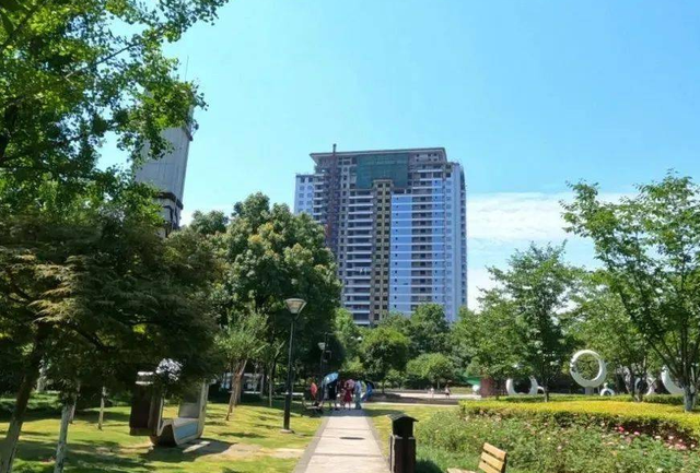 境内游|杭州有处烂尾楼片区,坐拥黄金地段,烂尾22年后却奇迹般复工