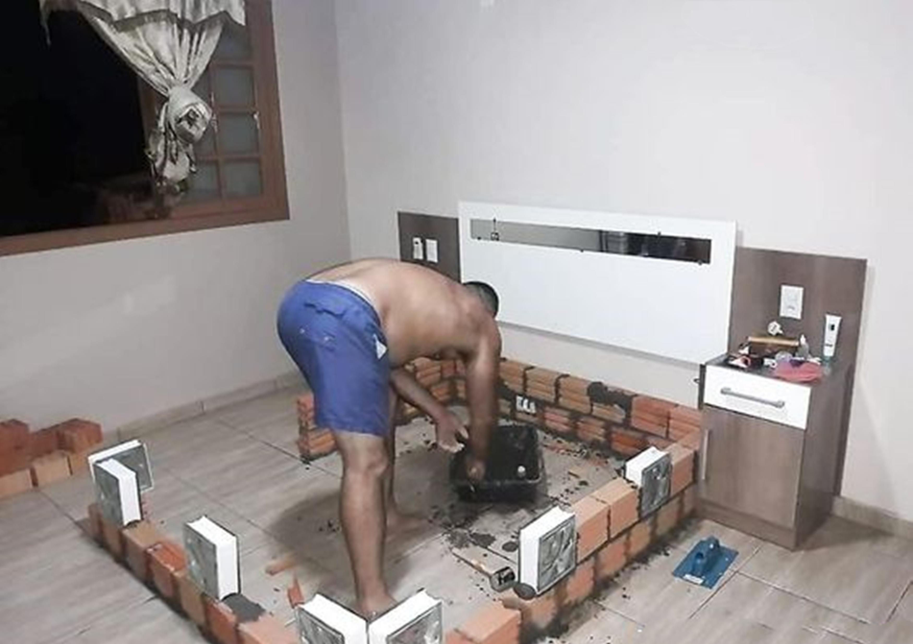 挑2担子红砖进卧室,和水泥砌床,算一算,比买的成品床便宜耐用