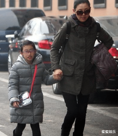 刘雪华|后悔当丁克的6个女艺人,有钱孤独,她晚年一个人独居想去养老院