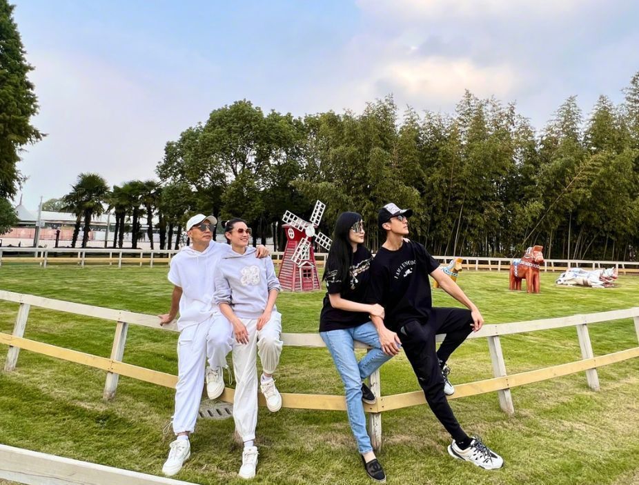 吴尊|吴尊刘畊宏两家庆万圣节，12岁NeiNei又高又瘦，身高已紧近妈妈