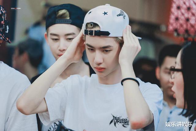 王一博|林雨申直播响起王一博《无感》，意外联动惊到众人，粉丝：没想到