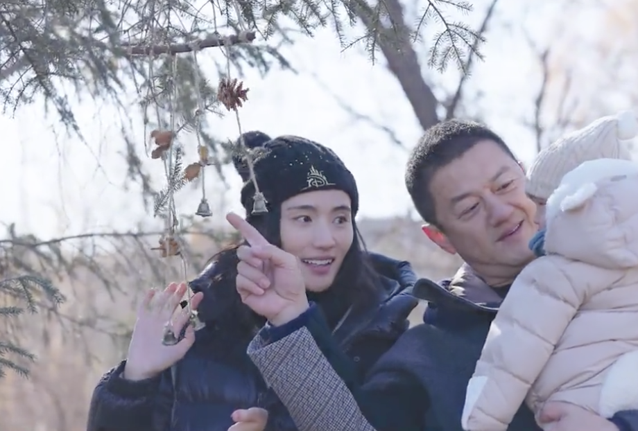 李亚鹏|李亚鹏带妻女感受大雪节气,被赞有烟火气,二胎正面出镜白皙可人