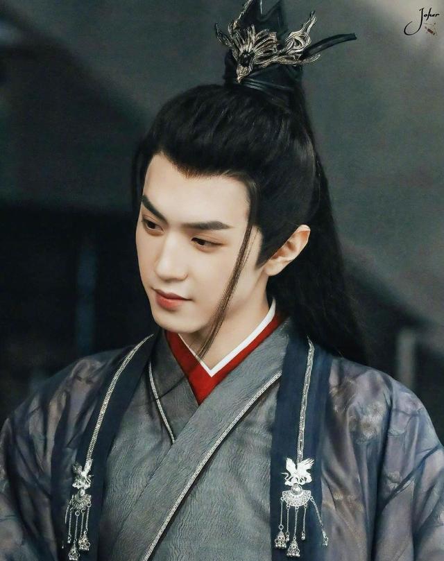 陈哲远 陈哲远《仙剑4》路透：高马尾极具少年感，造型还跟李逍遥相似