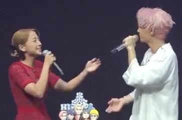 炎亚纶|炎亚纶鬼鬼演唱会现场接吻，他们好像在展示一种很新的CP关系！